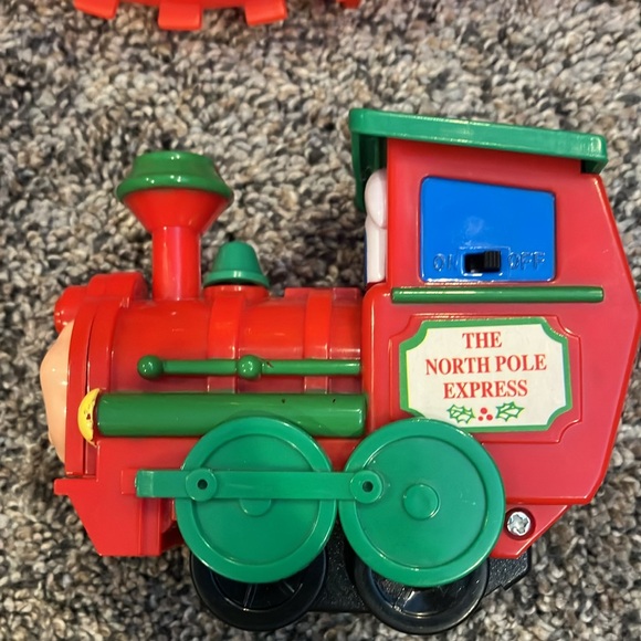 The North Pole Express semi-working -possibly fixable? 4 parts? Santa Train - Picture 7 of 13